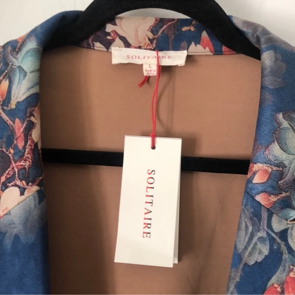 Solitaire Floral Patterned Women's Blazer - Picture 2 of 3